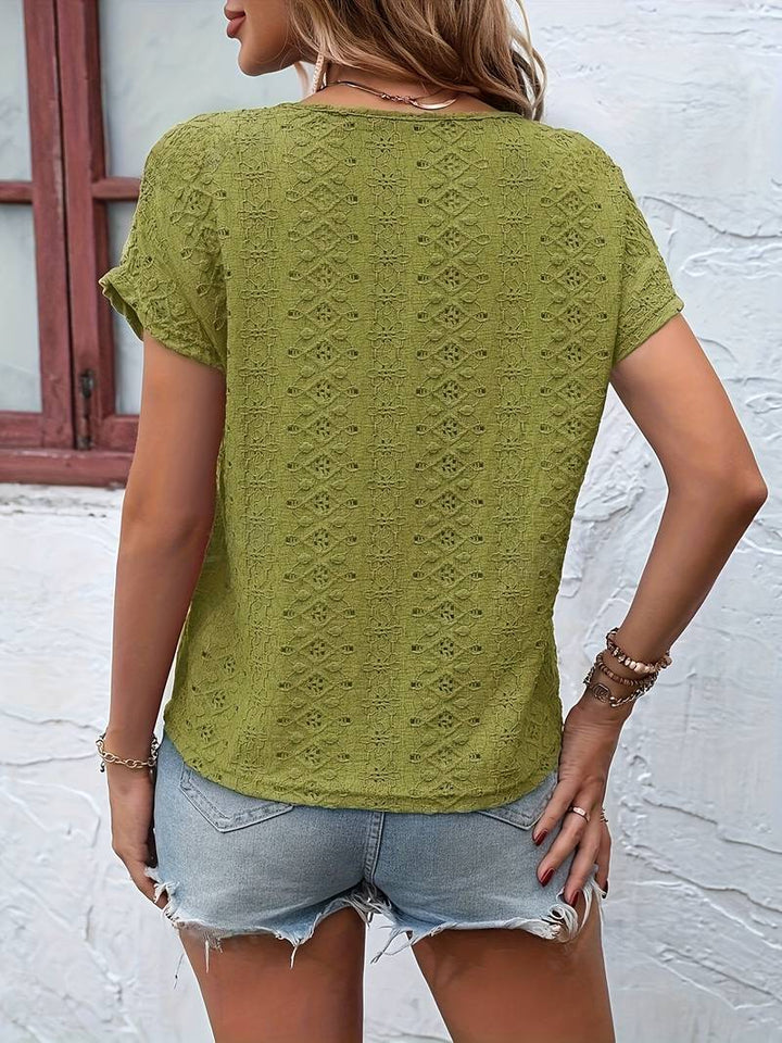 Drune | T-Shirt mit Eingekerbtem Ausschnitt und Lochstickerei