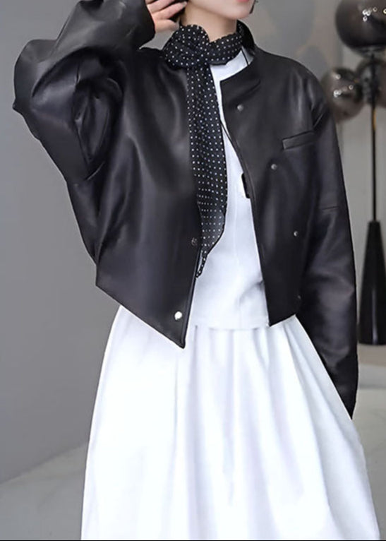 Drune | Muse - Cropped Fauxleder Snap Jacke