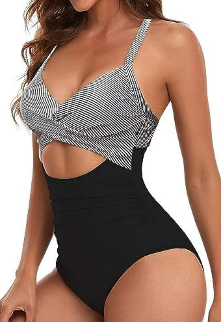 Drune | Hohler rückenfreier Bikini mit engen Trägern