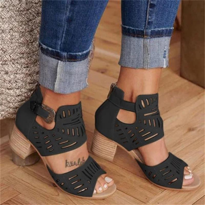 Drune | Offene Stiefel Mit Absatz Und Schnalle