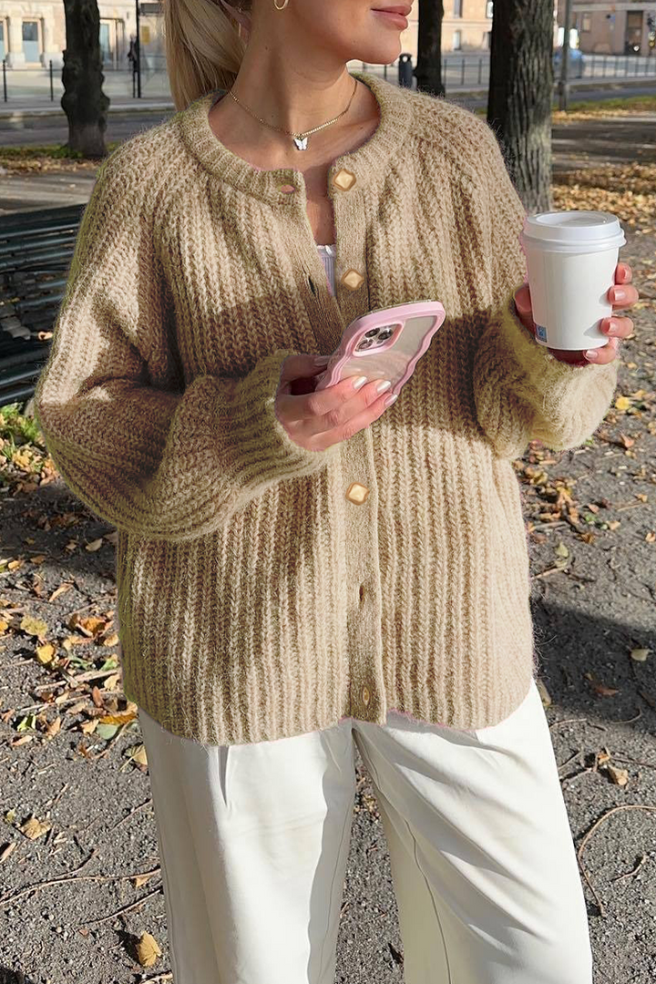 Drune | Casual knit sweater with buttons and round neckline. Outerwear