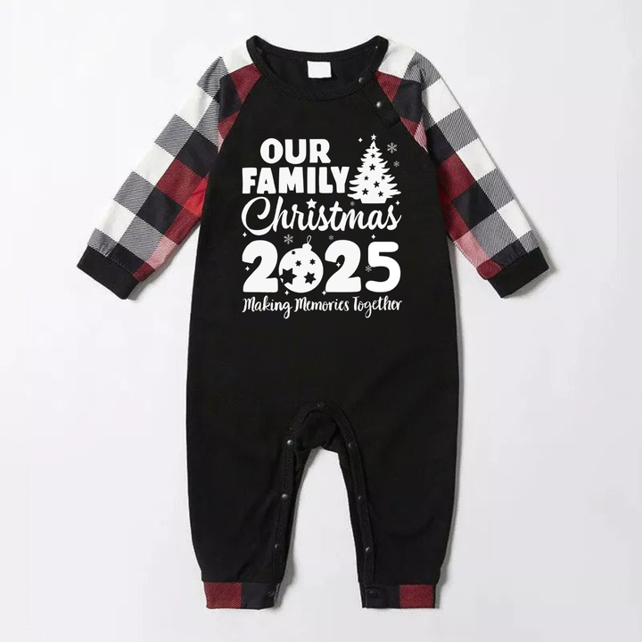 Drune | Weihnachtsbaum & "2025 Gemeinsam Erinnerungen Schaffen" Gemusterte Karo Ärmel Kontrast Tops und Rot & Schwarz & Weiß Karo Hosen Familie Passende Schlafanzug Set Mit Hund Bandana