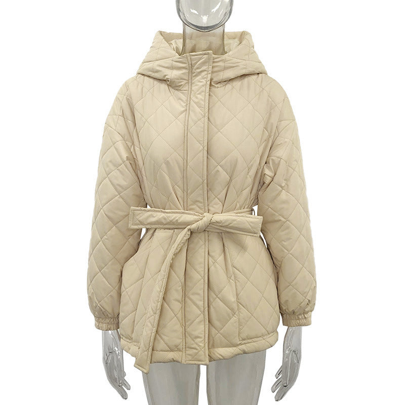 Drune | Kurze Gestepfte Jacke mit Gürtel Kapuze und Komfort Winterbereit
