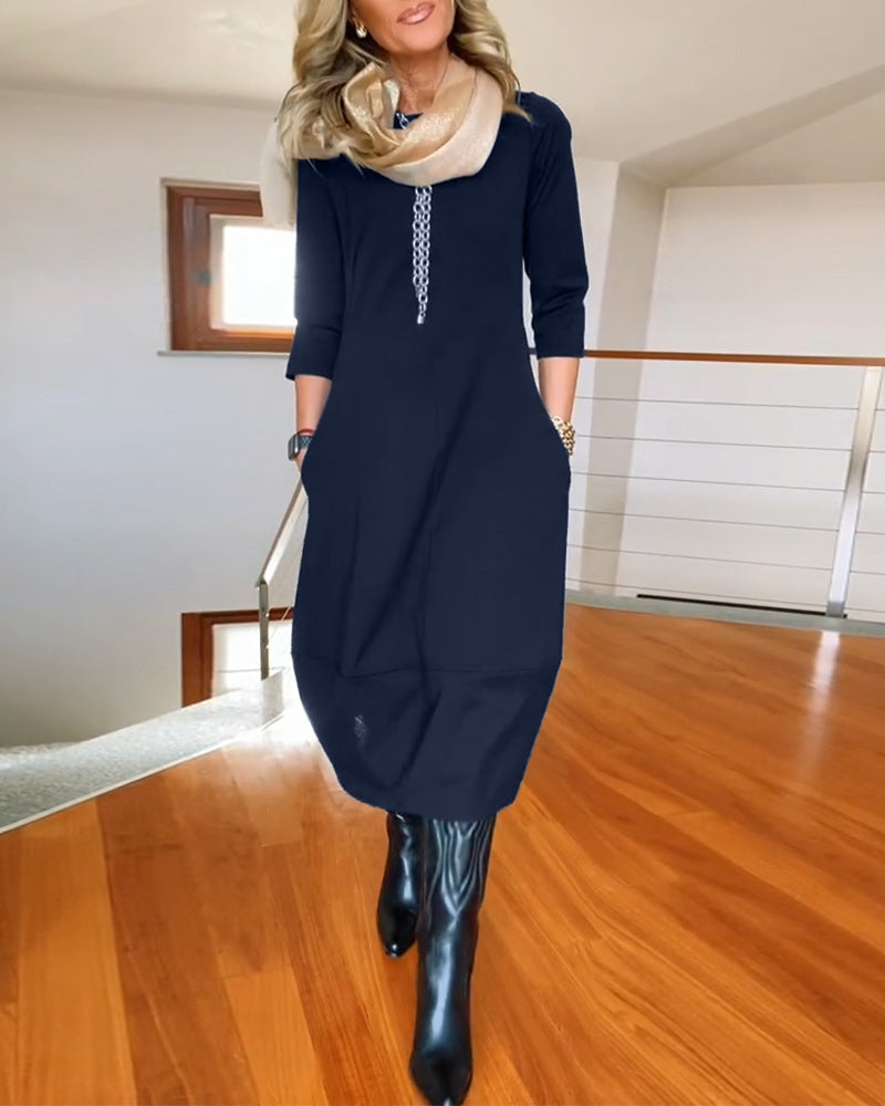 Drune | Einfarbiges Kleid mit Rundhalsausschnitt und Tasche