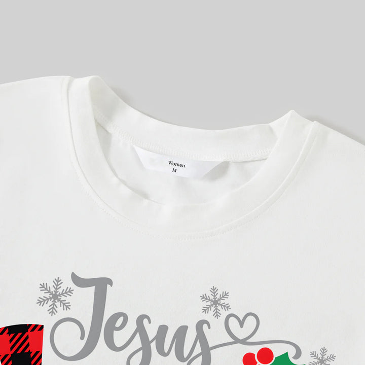 Drune | Weihnachten "Jesus ist der Grund für die Saison" Buchstabenprint gemustert weiß Langarm mit weißen&roten&grünen Karohose Familienpassende Schlafanzüge