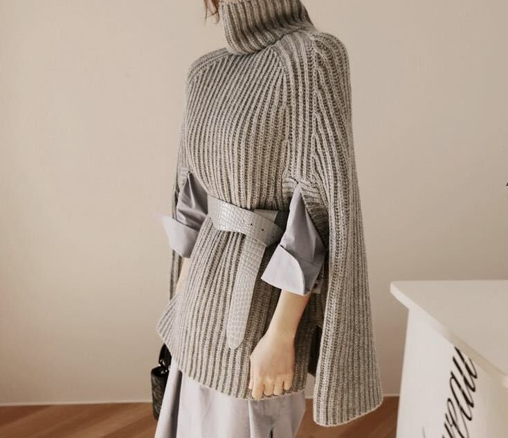 Damen Strickponcho mit hohem Kragen und seitlichen Schlitzen Drune