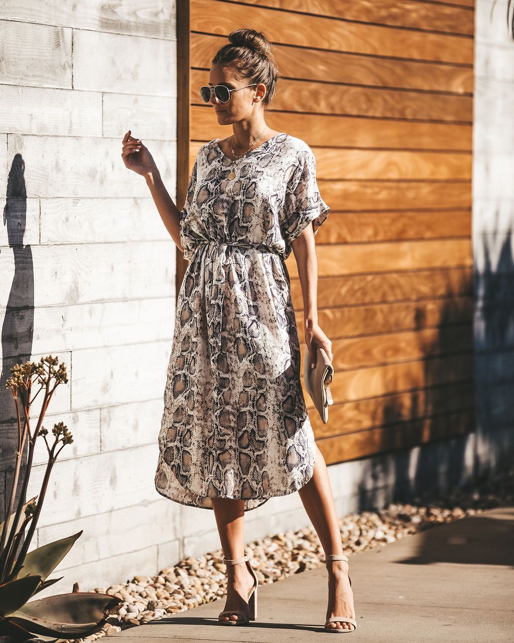 Damen Midikleid mit Schlangeprints und taillierten Gummizug Drune