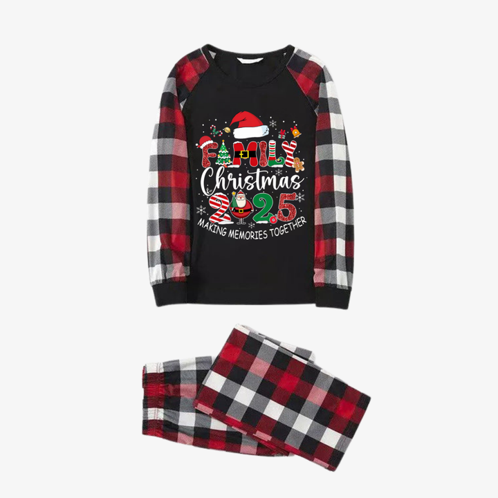 Drune | Rote und graue karierte Weihnachts-Pyjama-Set mit dem Textdruck "Familienweihnachten 2025 Gemeinsam Erinnerungen schaffen"