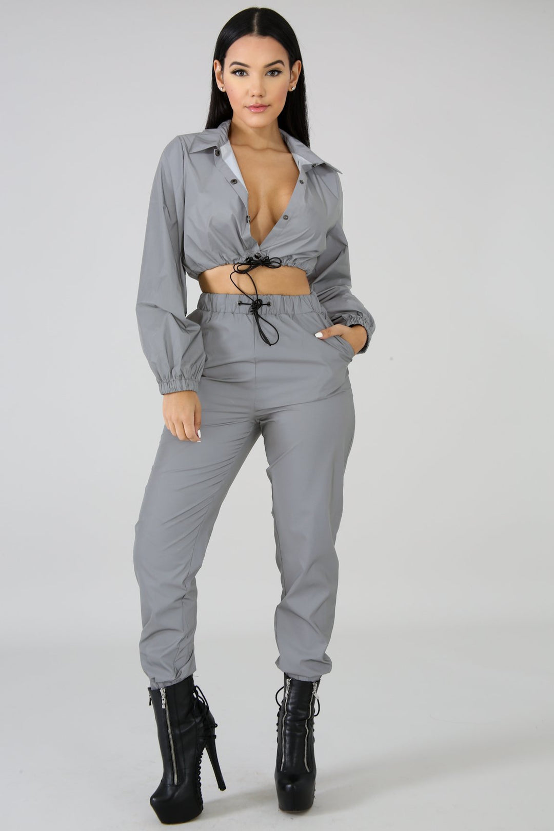 Damen lässiges Sport-Set mit cropped Jacke und elastischen Hosen Drune
