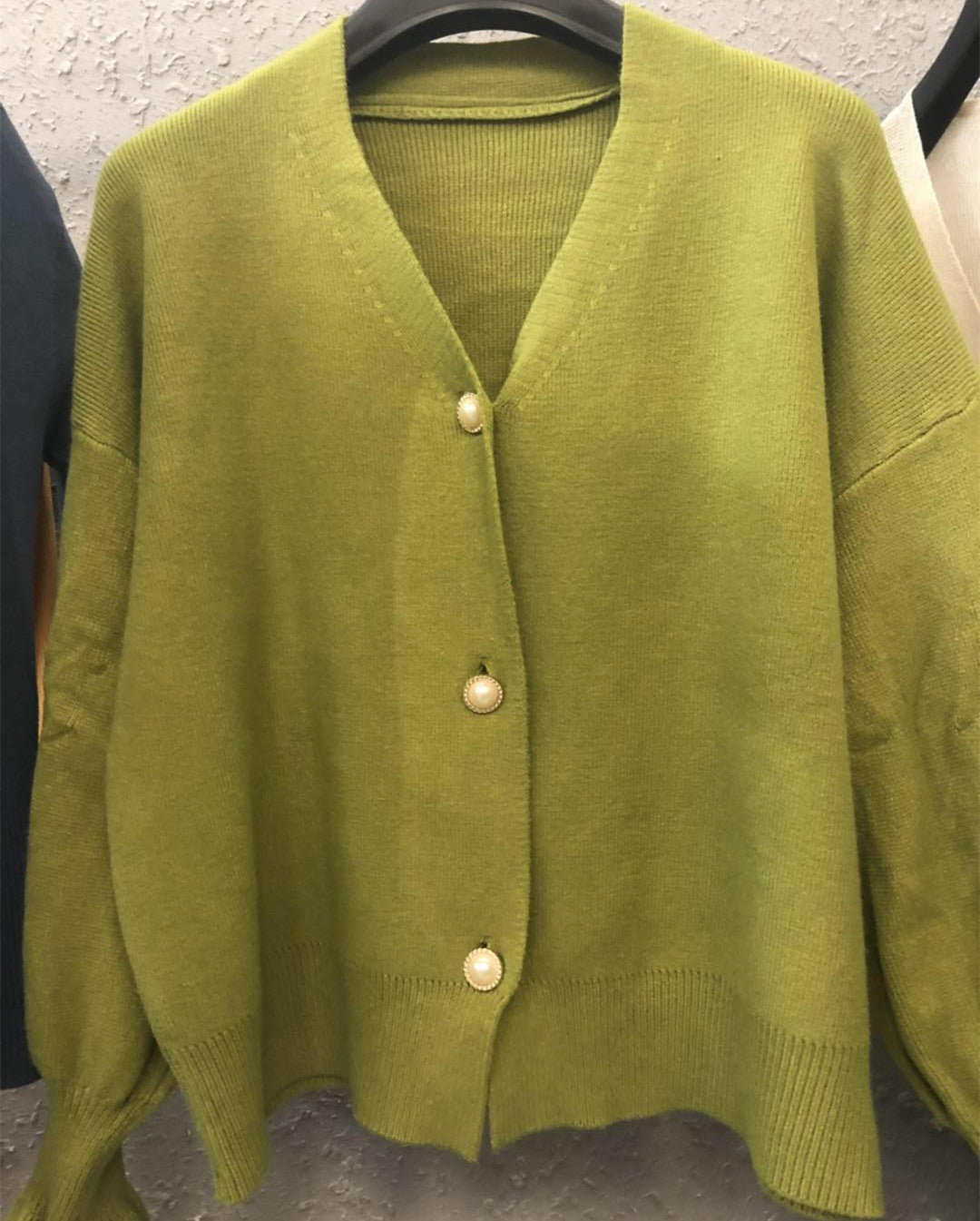 Damen Strickjacke mit eleganten Perlenknöpfen Drune