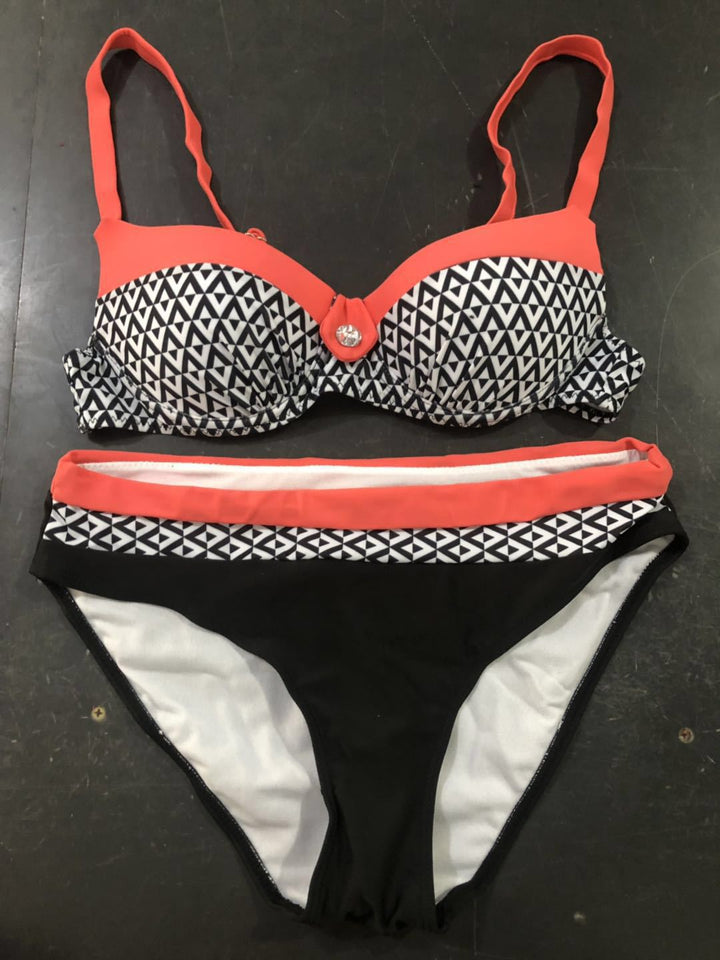 Damen Bikini-Set mit formgebendem Oberteil und modernem Streifenmuster Drune