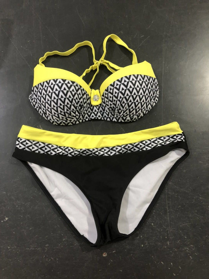 Damen Bikini-Set mit formgebendem Oberteil und modernem Streifenmuster Drune