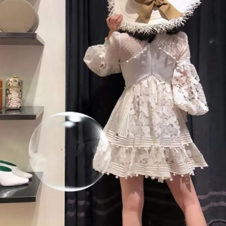 Damen verspieltes Blumenkleid mit Rüschendetails und transparenten Puffärmeln Drune
