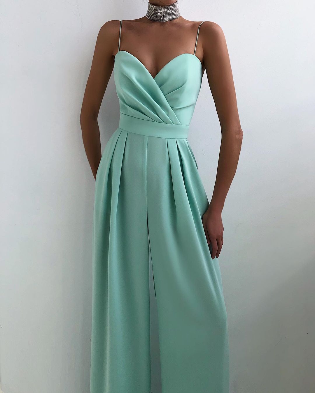 Drune | Damen Eleganter Fließender Jumpsuit mit Spaghettibändern für Festliche Anlässe