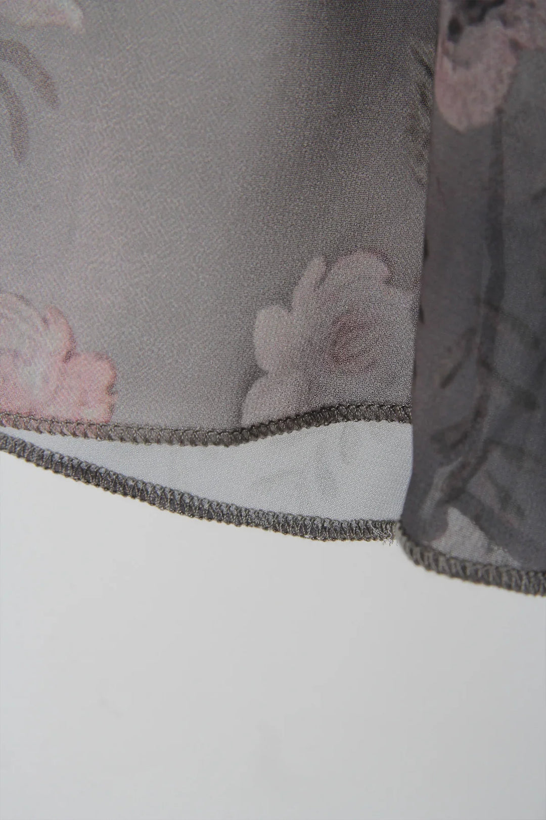 Drune | Midikleid mit Blumenmuster und V-Ausschnitt