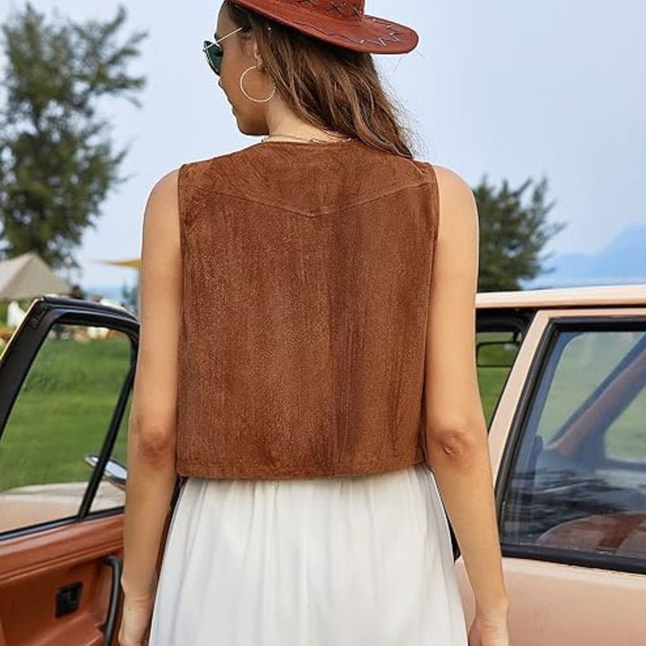Drune | Suede-Weste mit Fransen und Knopfdetail