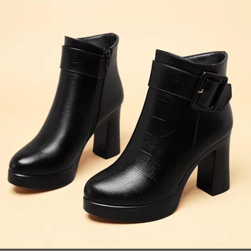 Drune | Flaschenstiefel mit High Heel und Fensterdesign für einen einzigartigen Stil