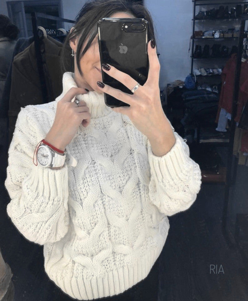 Damen Grobstrickpullover mit hochgeschlossenem Kragen und detailreichem Zopfdesign Drune