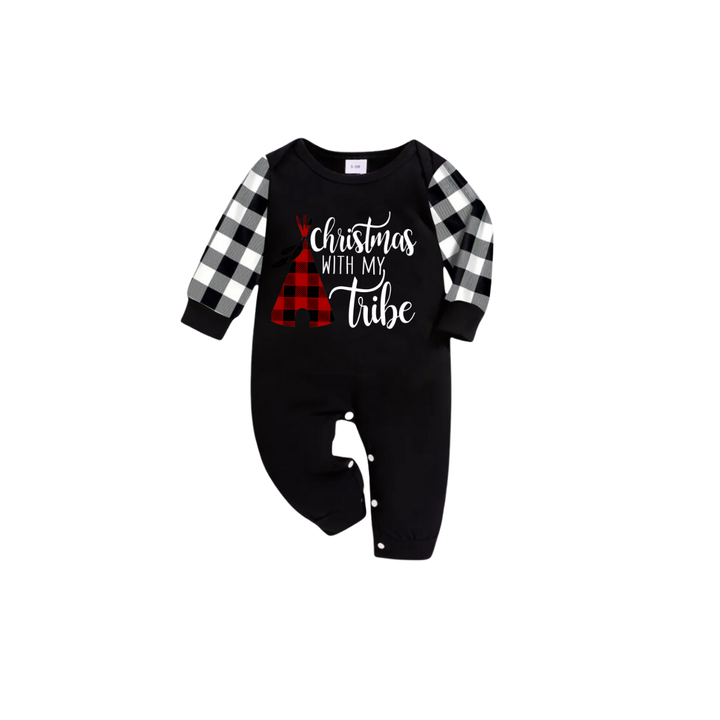 Drune | Weihnachten Mit Meinem Stamm Familien Weihnachts Pyjama Set - Schwarzes Oberteil Schwarz-weiße Karohose Weiße Textgrafik