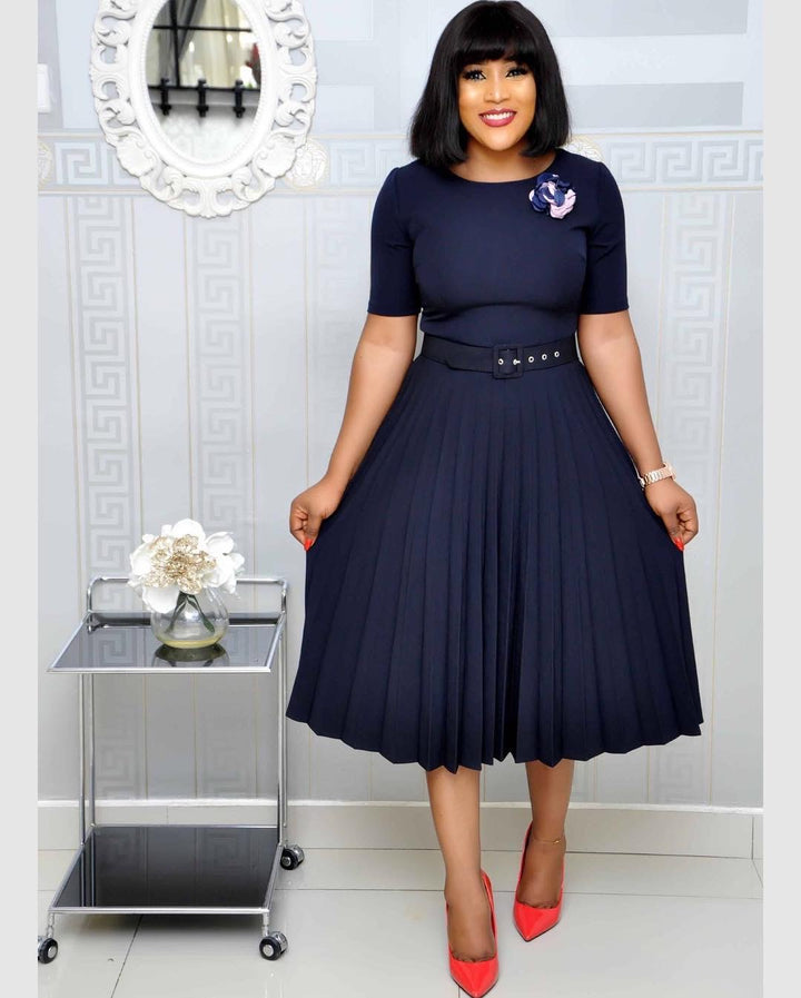 Damen Plissiertes Kleid mit Taillengürtel und eleganter Silhouette Drune