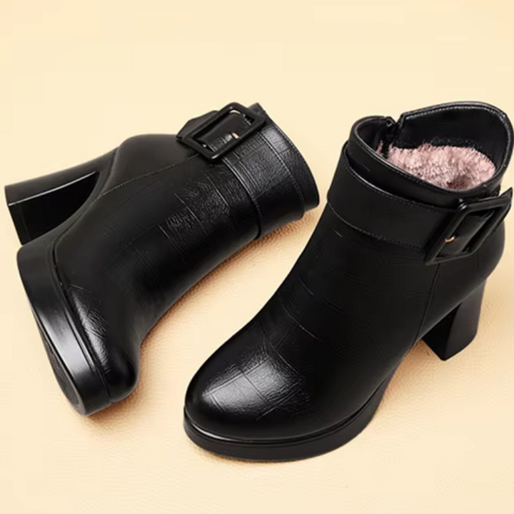 Drune | Flaschenstiefel mit High Heel und Fensterdesign für einen einzigartigen Stil