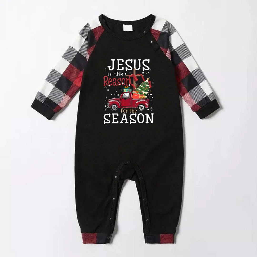 Drune | Rote und graue karierte Weihnachts-Pyjama-Set mit "Jesus ist der Grund für die Saison" Textdruck