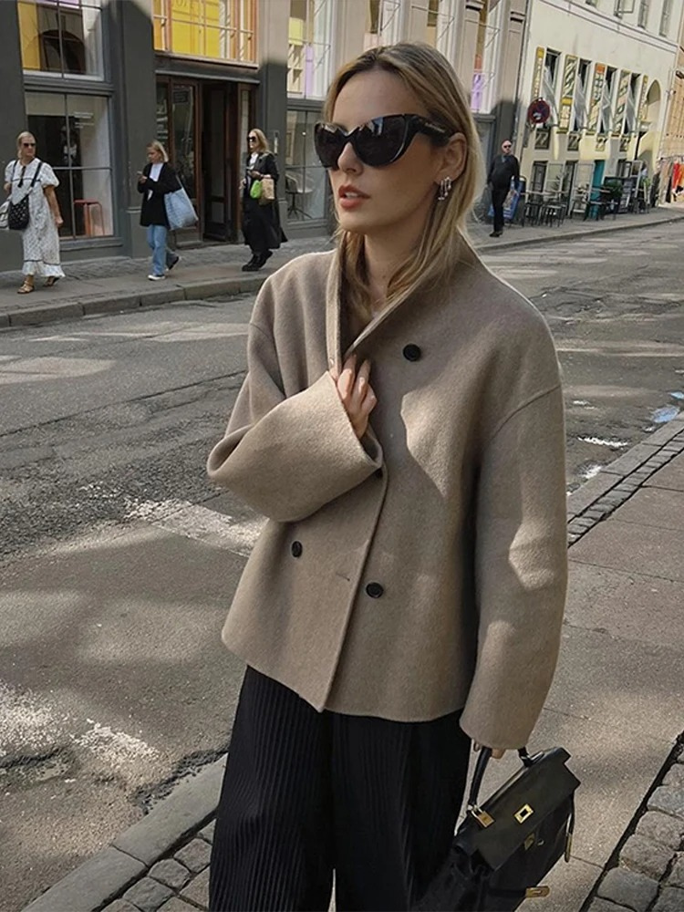 Drune | Asymmetrischer Trenchcoat Damen mit Breitem Revers und Doppeltverschluss