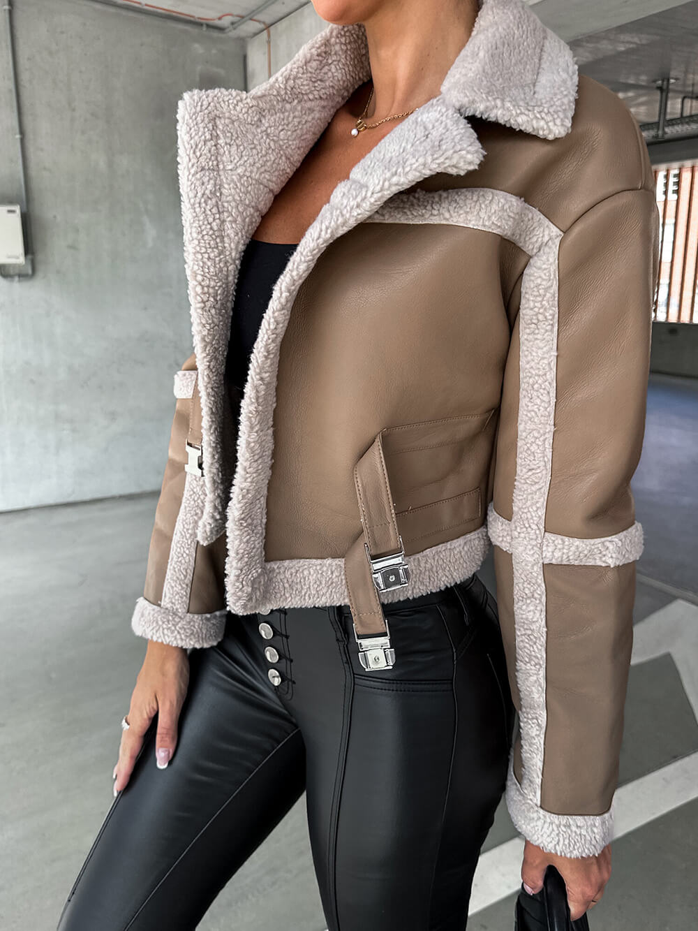 Drune | Elegante Lederjacke mit Plüschbesatz