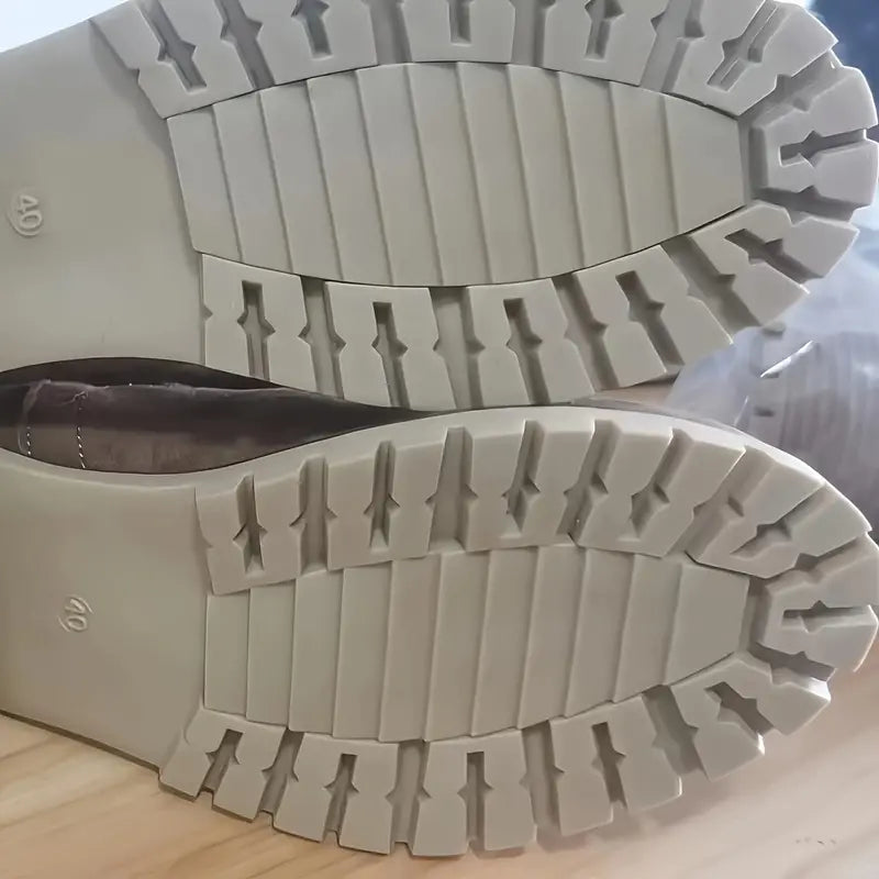 Drune | Schneestiefel Mit Einem Klobigen Absatz Und Mittelhoher Sohle