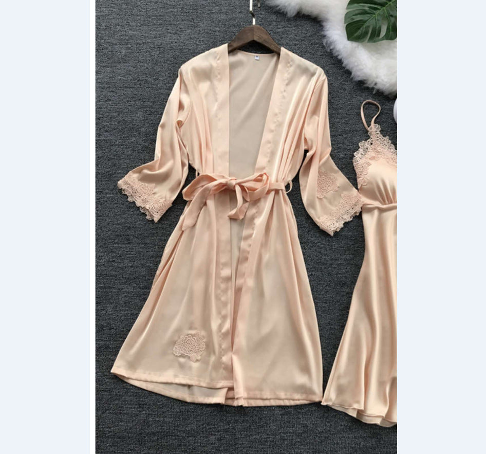 Damen Satin Hausmantel mit feinen Spitzenakzenten und verstellbarem Gürtel Drune