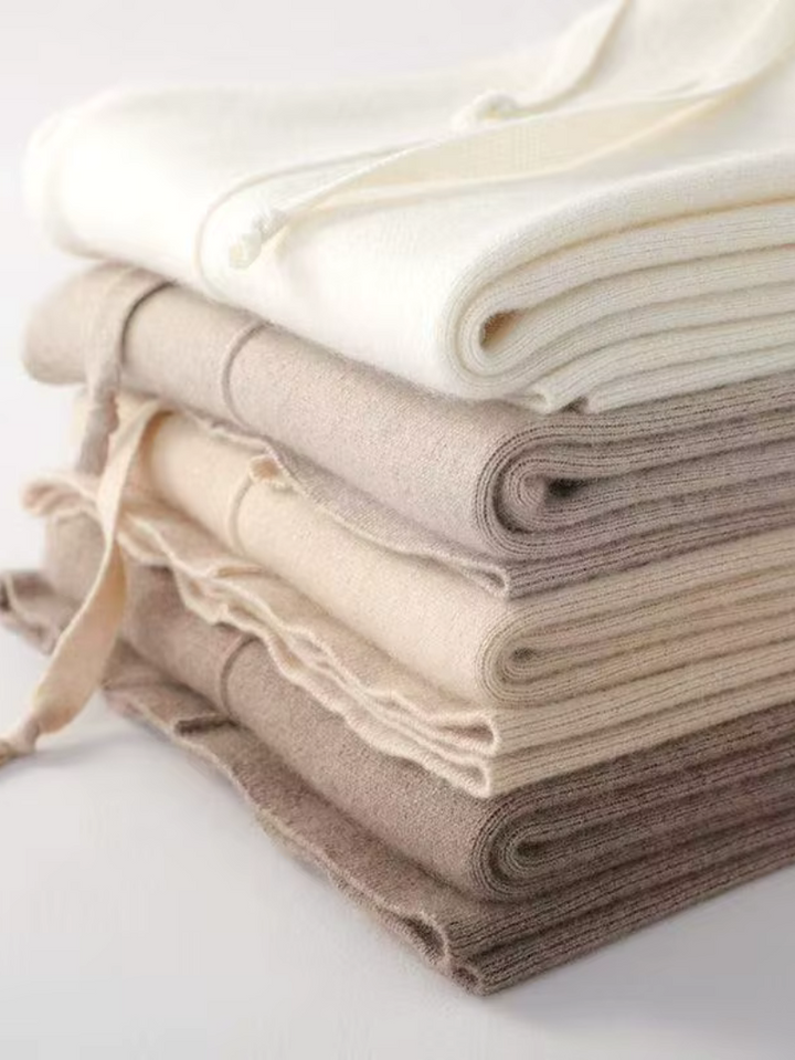 Drune | DIE STRICKHOSE MIT WEITEM BEIN FÜR STILVOLLE GEMÜTLICHKEIT