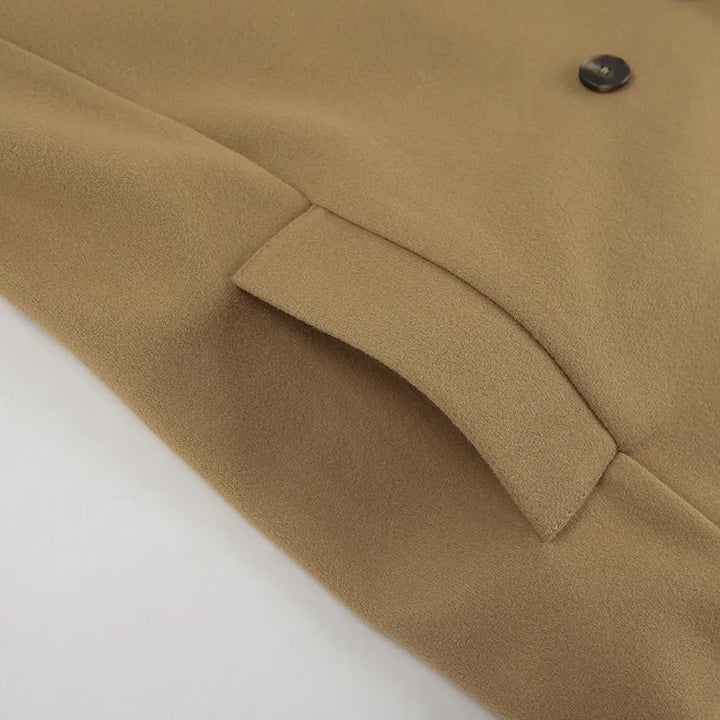 Drune | elegante braune Wolljacke mit doppelter Knopfreihe, halblang