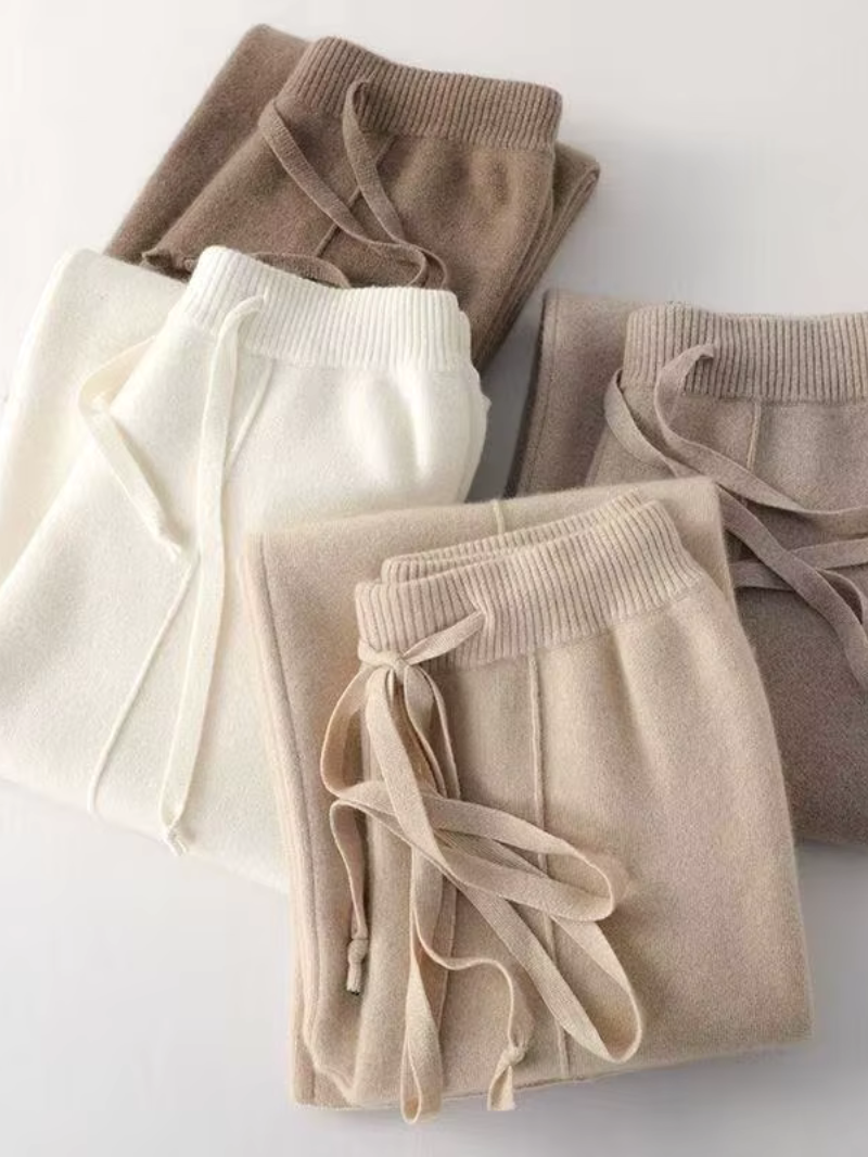 Drune | DIE STRICKHOSE MIT WEITEM BEIN FÜR STILVOLLE GEMÜTLICHKEIT