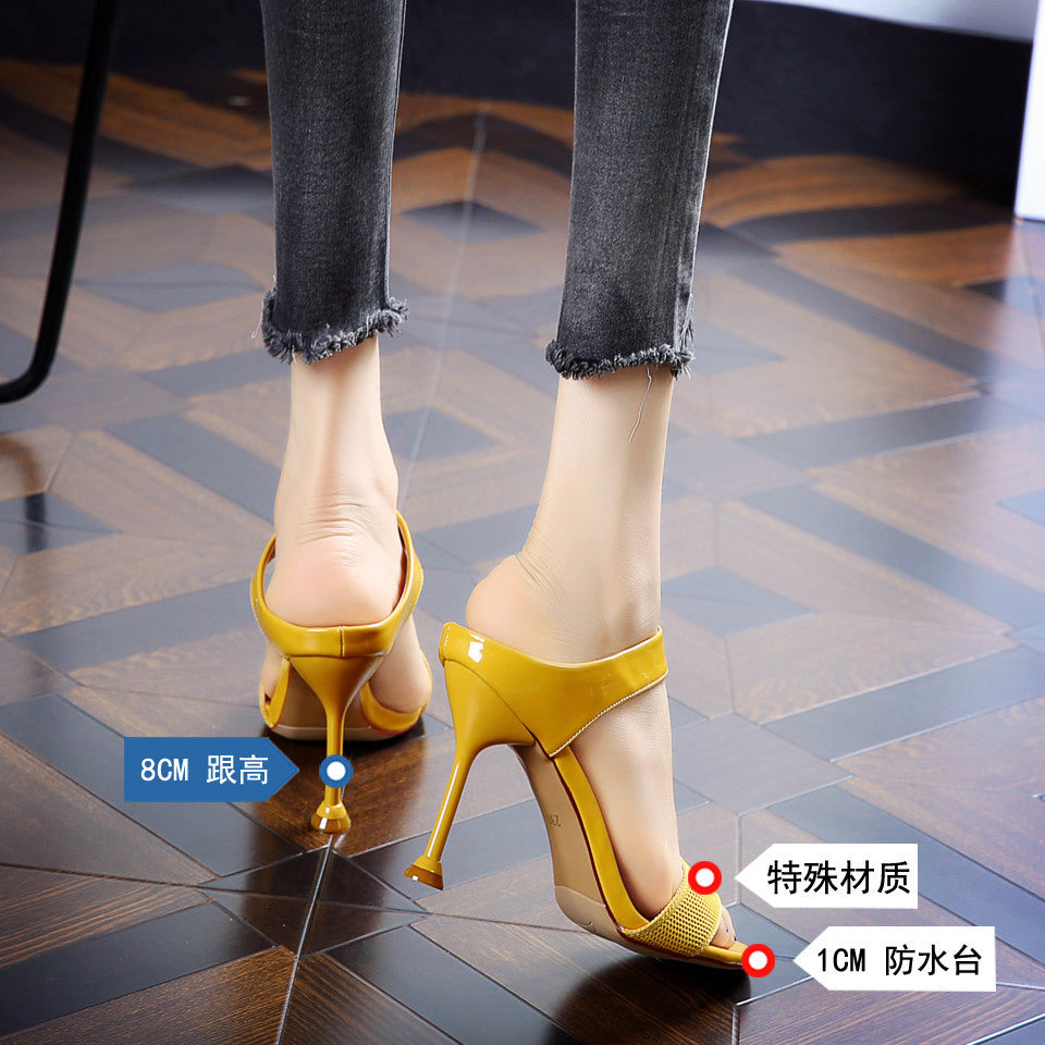 Damen nan offene Zehen-Sandalette mit skulpturellem Stilettoabsatz und texturierter Zehenblende Drune