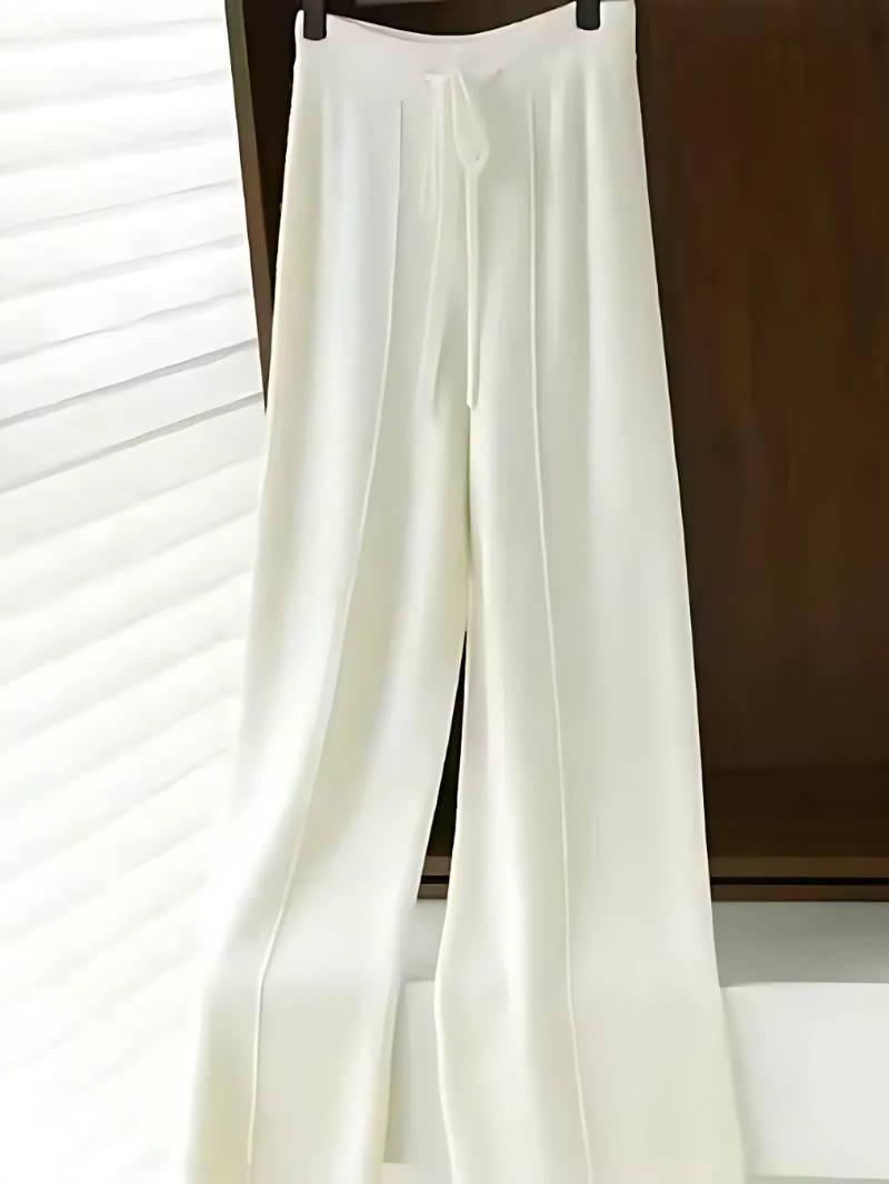 Drune | DIE STRICKHOSE MIT WEITEM BEIN FÜR STILVOLLE GEMÜTLICHKEIT