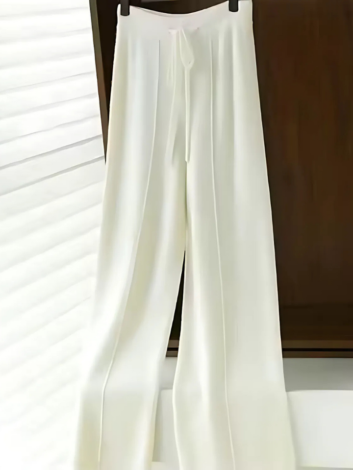 Drune | DIE STRICKHOSE MIT WEITEM BEIN FÜR STILVOLLE GEMÜTLICHKEIT