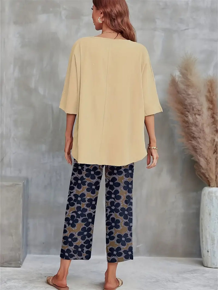 Drune | Solid T-Shirt mit Breiten Beinen und Rundem Halsauschnitt mit Blumenmotiv