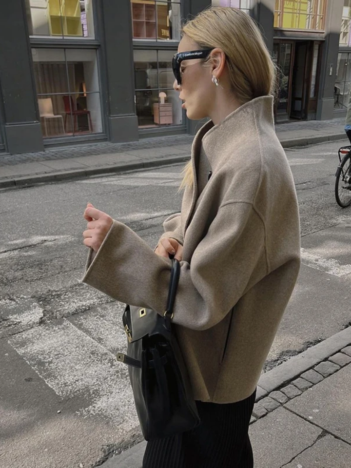 Drune | Asymmetrischer Trenchcoat Damen mit Breitem Revers und Doppeltverschluss