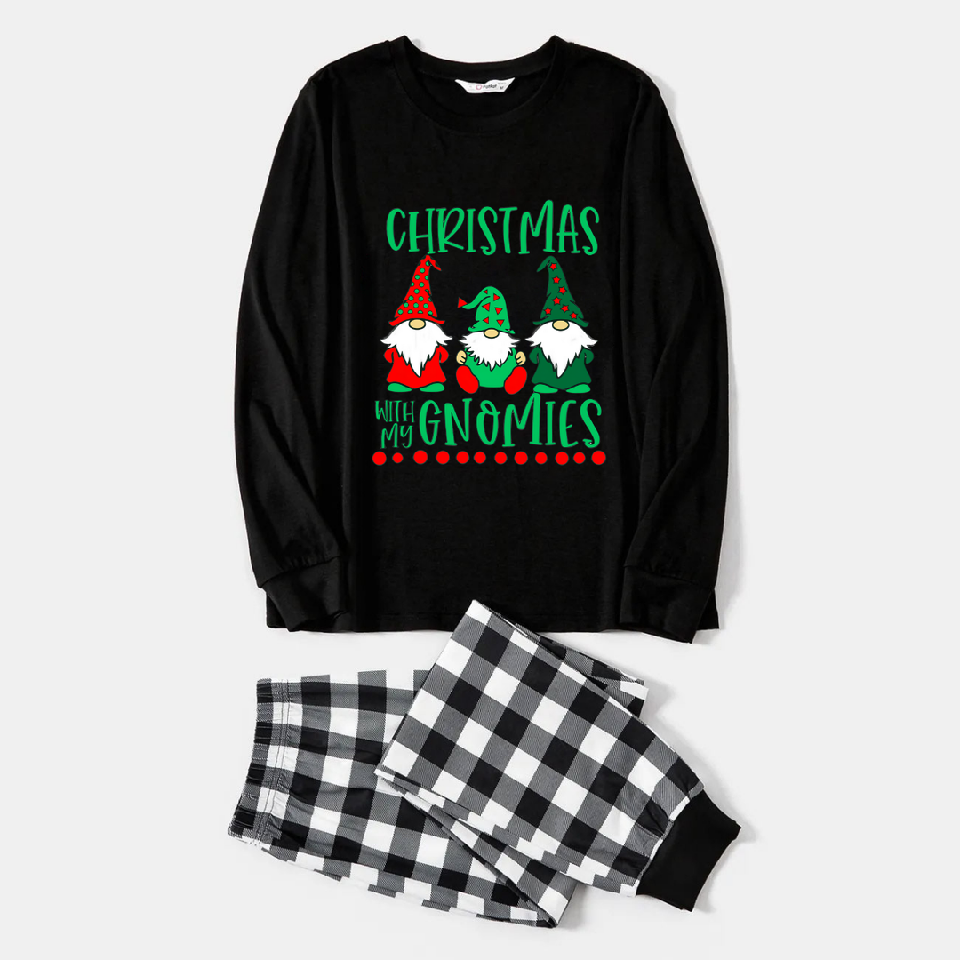 Drune | Schwarz-weißer Karo-Weihnachtsschlafanzug mit "Christmas With My Gnomies" Textdruck