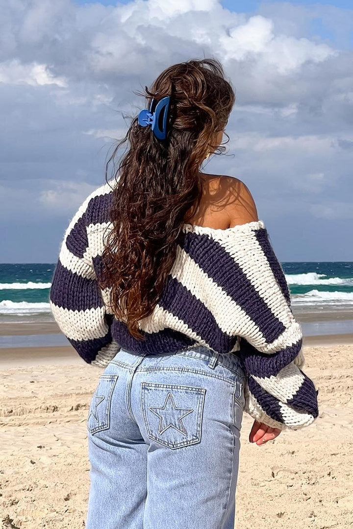 Drune | Off-Shoulder gestreifter Strickpullover für den Herbst-Look