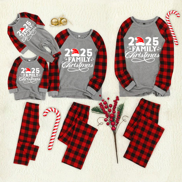 Drune | "2025 Familie Weihnachten" Buchstaben Druck Schwarz & Rot Karierter Familienpassender Grauer Pyjama Mit Hund Bandana