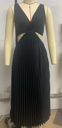 Drune | Midi Kleid Ärmellos V-Ausschnitt Twist Front & Cut Out Detail Plissierter Rock