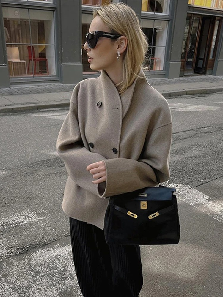 Drune | Asymmetrischer Trenchcoat Damen mit Breitem Revers und Doppeltverschluss