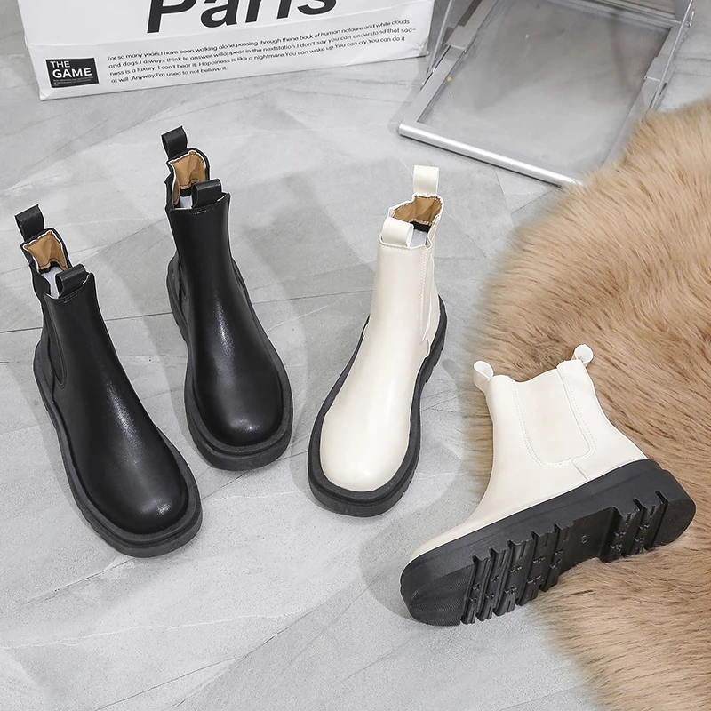 Drune | Damen Chelsea Boots mit Elastischen Seiten und Zugschlaufen