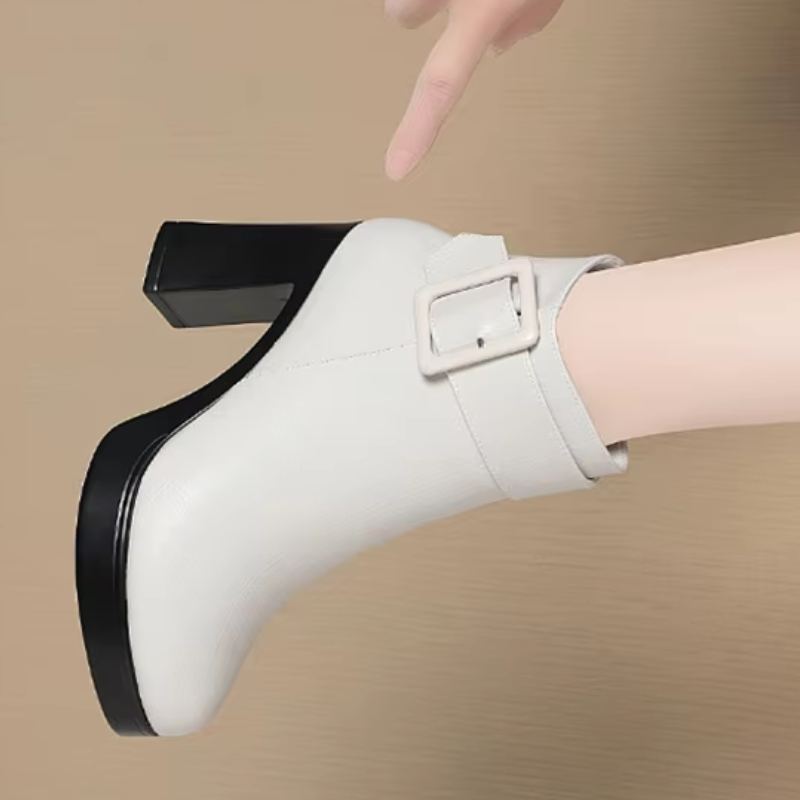 Drune | Flaschenstiefel mit High Heel und Fensterdesign für einen einzigartigen Stil