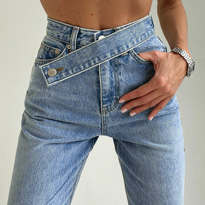 Drune taillierte Jeans mit unregelmäßigem Gürtel in Distressed-Look