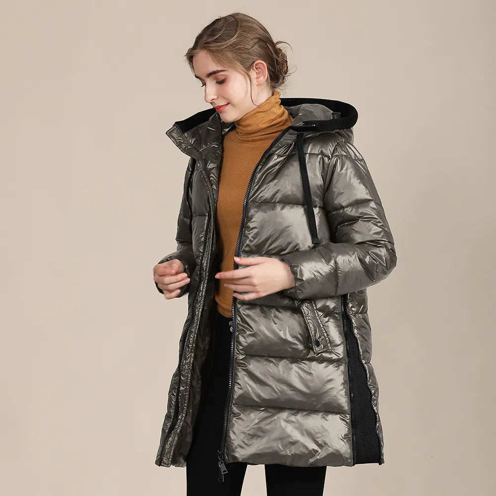 Drune | Wattierte Winterjacke mit Kapuze aus glänzendem Nylon für Damen