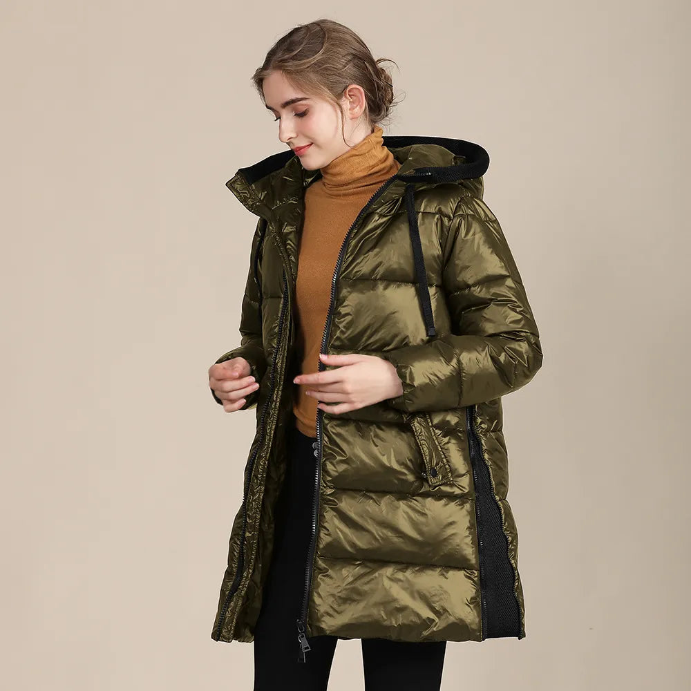 Drune | Wattierte Winterjacke mit Kapuze aus glänzendem Nylon für Damen