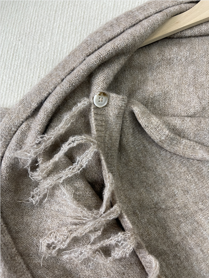 Drune | Pullover mit Fransen und V-Ausschnitt