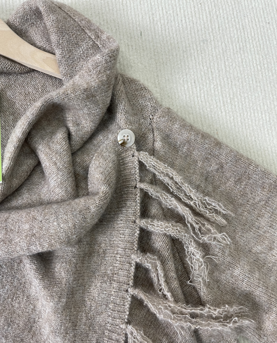 Drune | Pullover mit Fransen und V-Ausschnitt